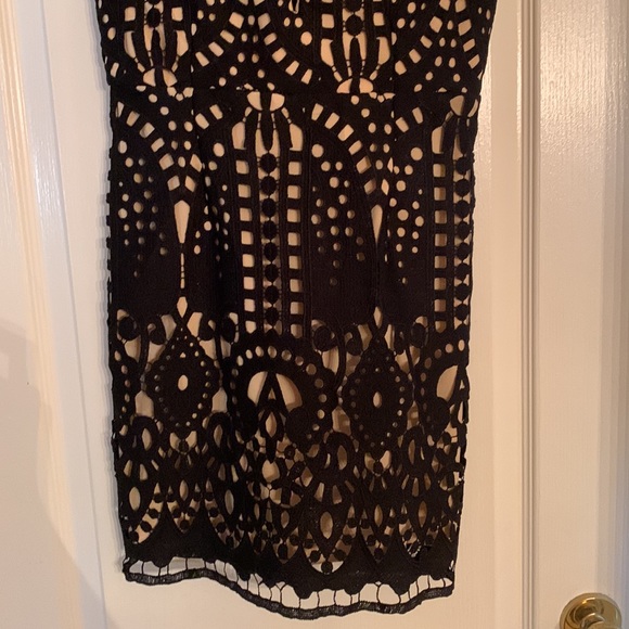 Black and nude lace mini dress - Picture 3 of 7